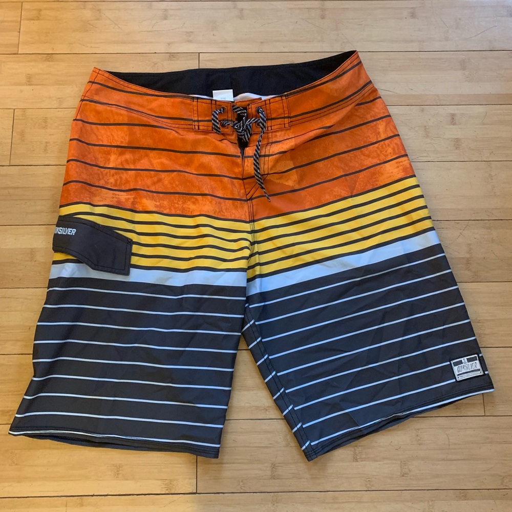 Men’s Size 34 Quicksilver Board Shorts